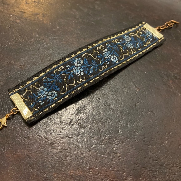 Boho floral embroidered webbing cuff textile festival bracelet - Picture 5 of 7